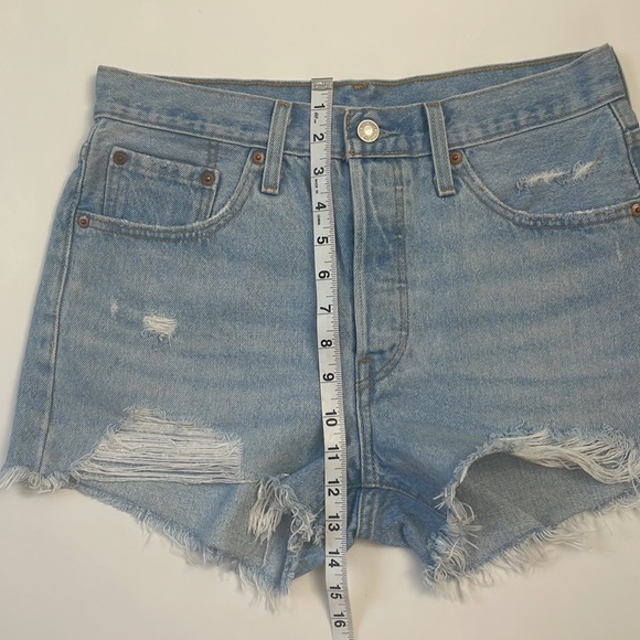 Levi's 501 shorts size 28 - Light Wash - Picture 5 of 11